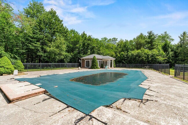 Building Photo - 35 Oakmont Dr