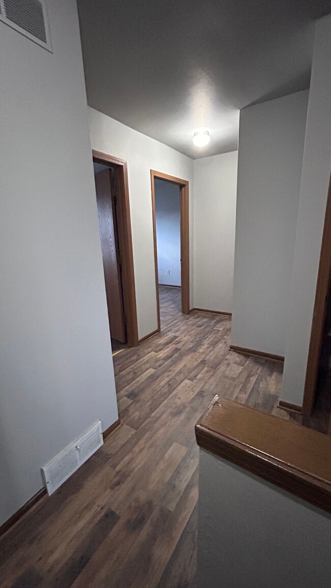 Building Photo - 425 E Monroe Ave