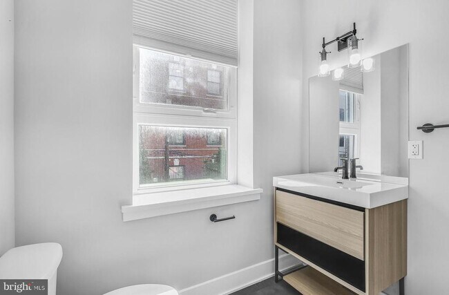 Building Photo - 910 N 17th St