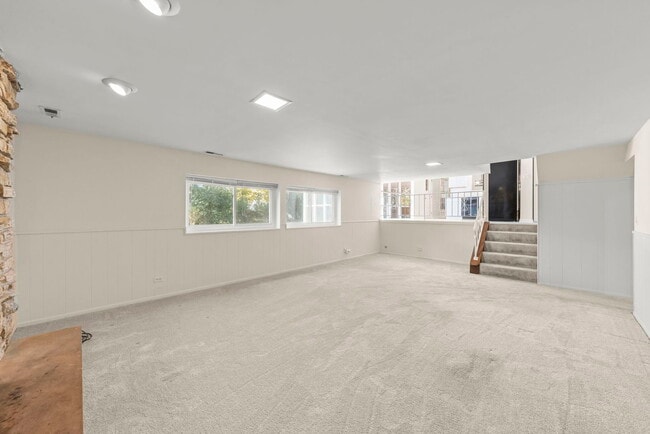 Building Photo - 345 Green Valley Dr