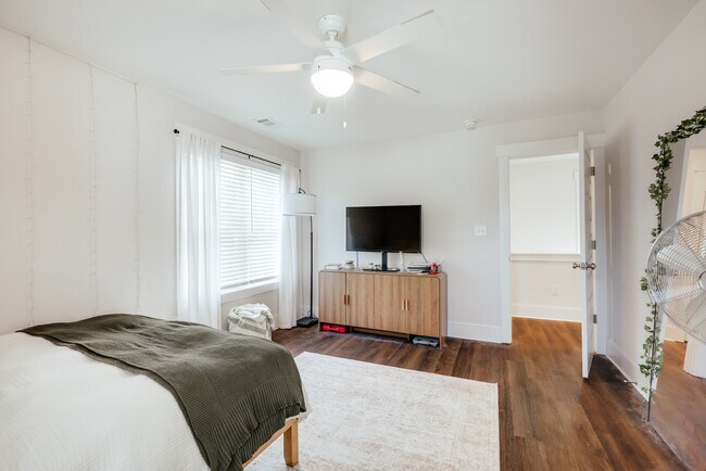 Building Photo - 372 Arch St