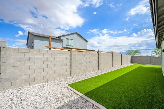 Building Photo - 17716 W Villa Hermosa Ln