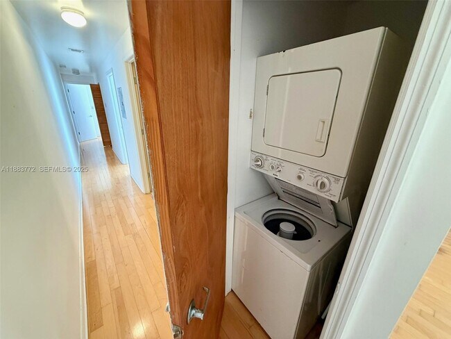 Building Photo - 1528 Drexel Ave