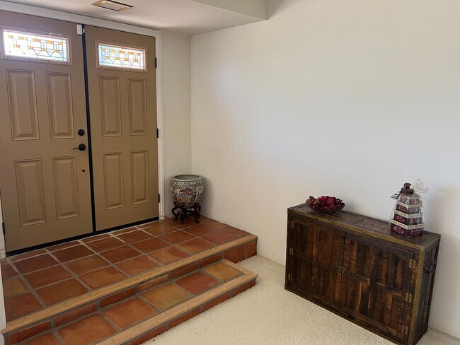 Building Photo - Scenic Hillside Living – Spacious 3 Bed, 2 Bath with Sweeping Views