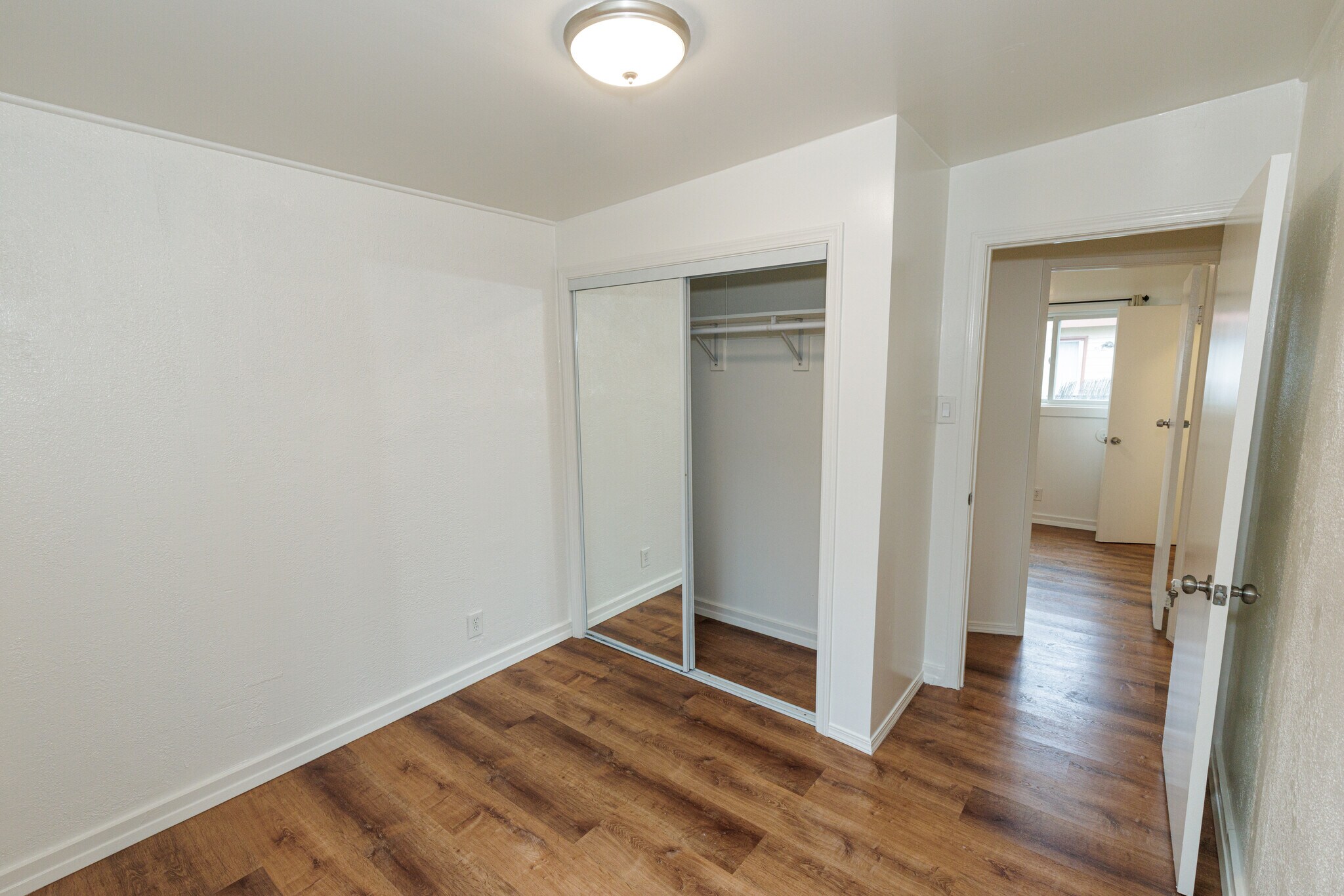 Building Photo - 547 Brooks Ave
