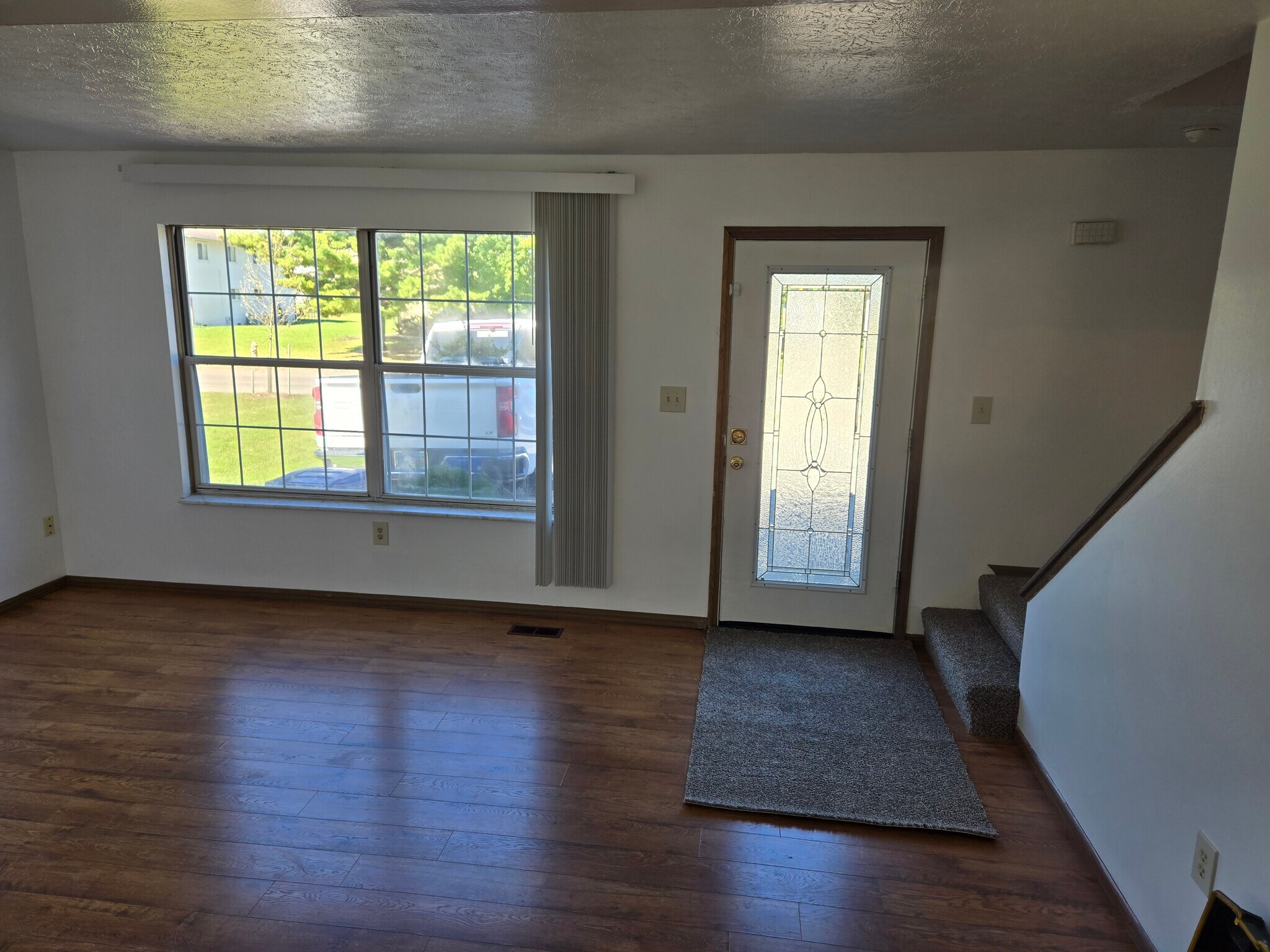 Living room main floor - 5645 Chatford Dr