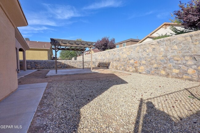 Building Photo - 14325 Woods Point Ave