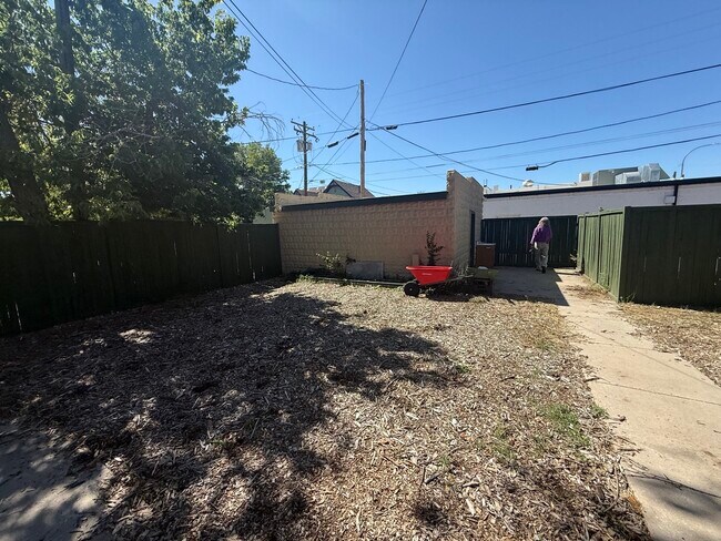 Building Photo - 804 11th Ave