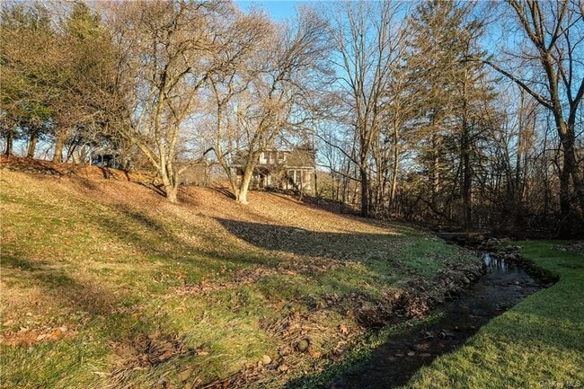 Building Photo - 64 Old Pascack Rd