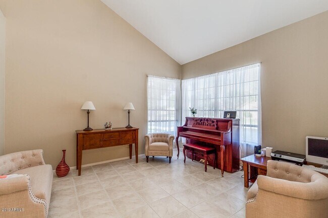 Building Photo - Location! Location! Beautiful 4 Bedroom/ 3 Bath Home! Ray/Kyrene