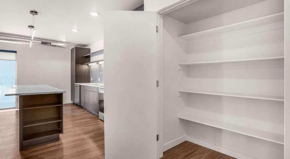 Building Photo - 360 W 200 S