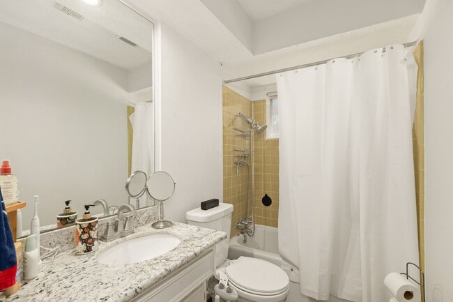 Building Photo - 9262 Friendship Rd