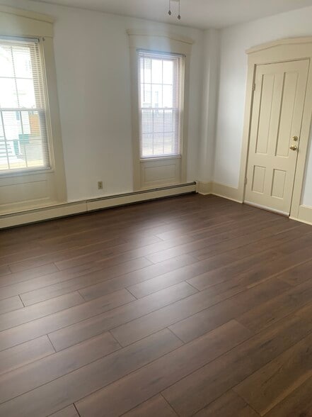 Building Photo - 73 Sycamore St