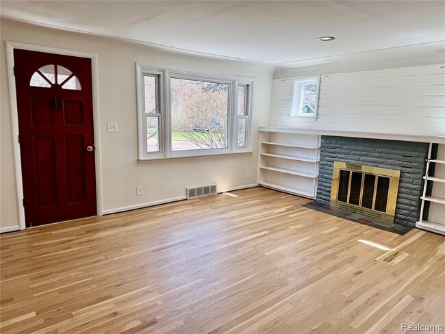 Building Photo - 413 Bridson St