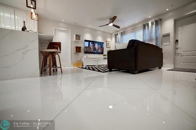 Building Photo - 327 Lancaster St