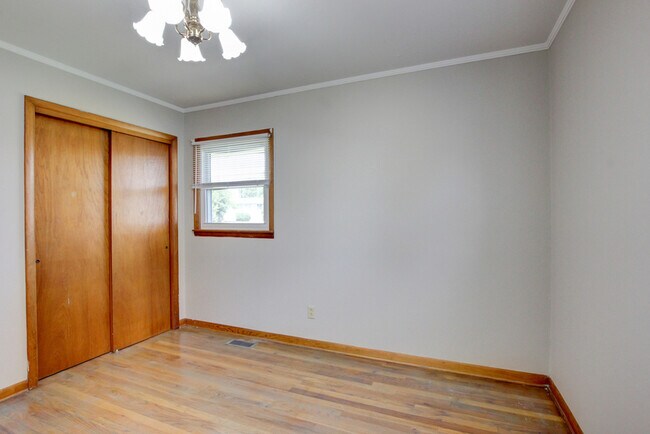 Building Photo - 104 W McReynolds Dr