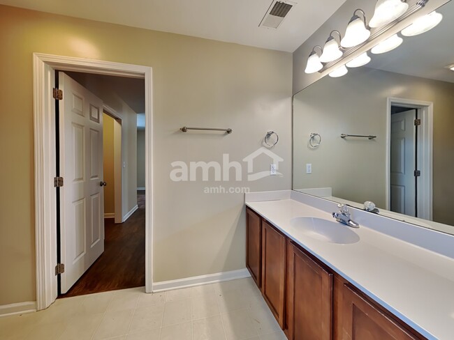 Building Photo - 400 Stoney Field Dr