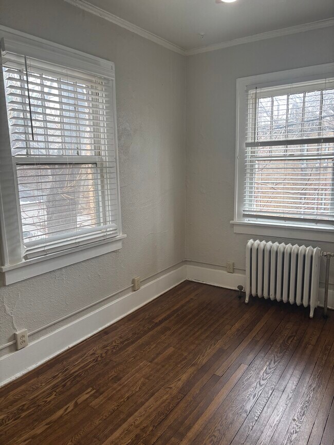 Building Photo - 975 N Washington St