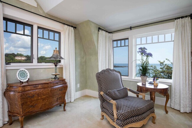 Building Photo - 32 Lock Ln