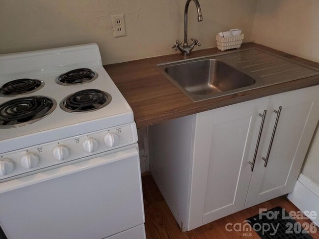 Building Photo - 823 Central Ave