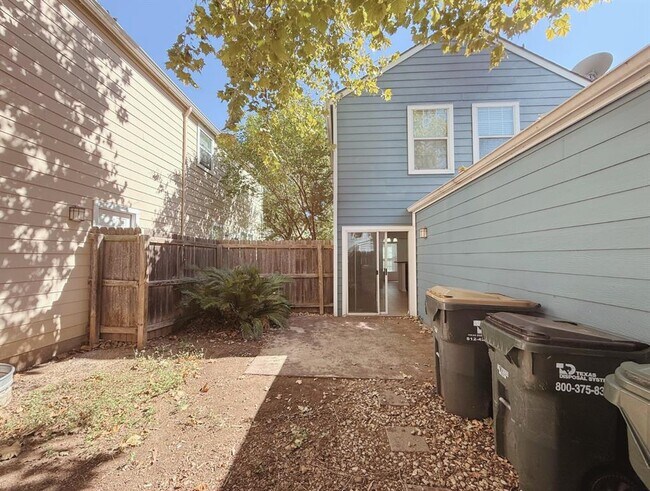 Building Photo - 130 Rush Haven