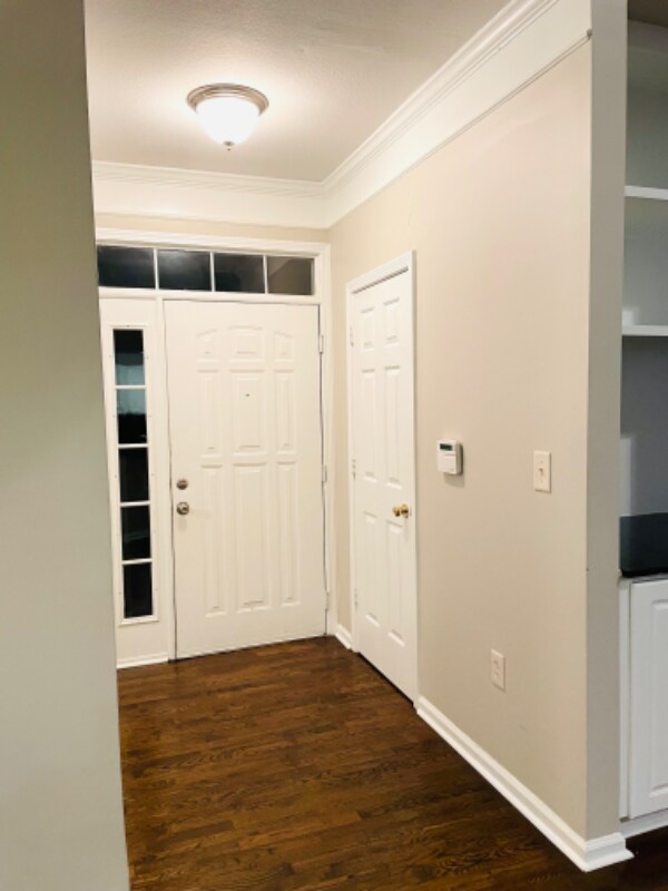 Building Photo - 518 Sandringham Dr