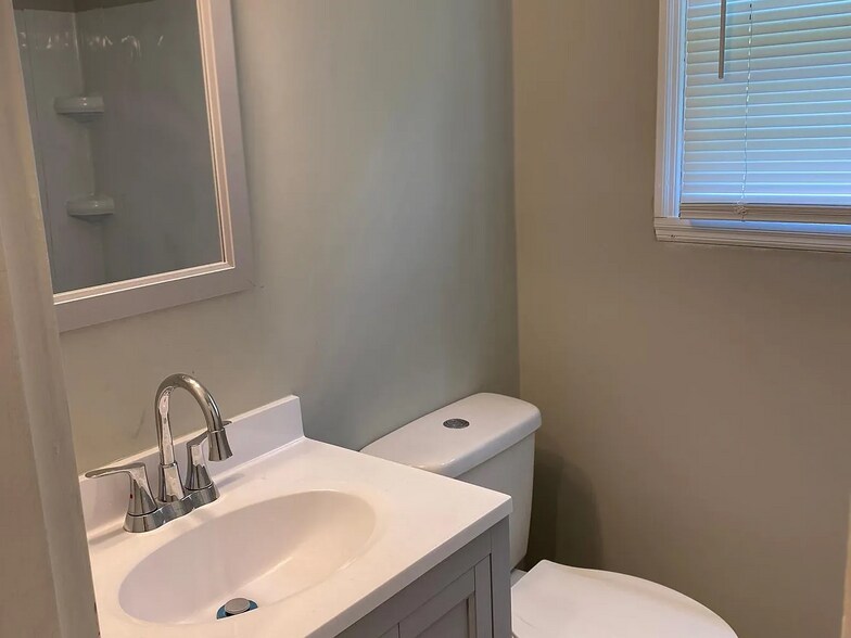 Building Photo - 1107 Simmons St