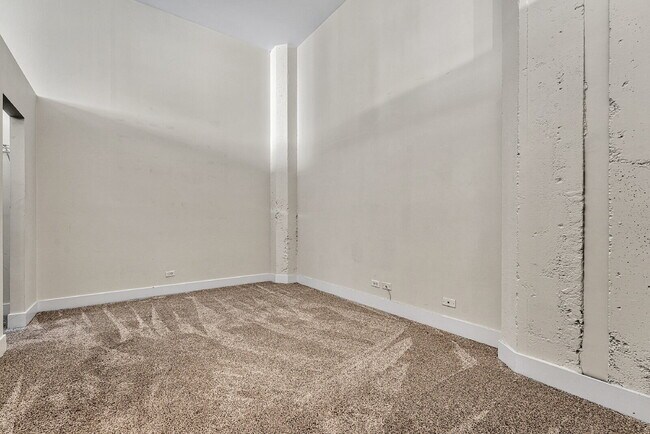 Building Photo - $1,550.00, 1 bed1 bath Updated Condo located in the heart of Denver