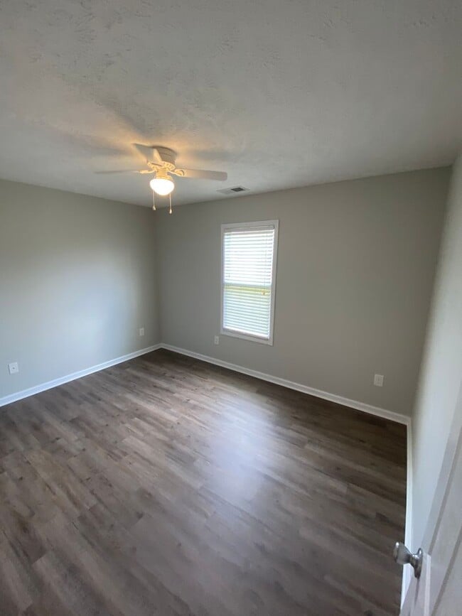 Building Photo - Great Home!  Great Location