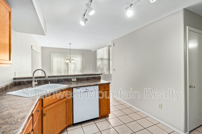 Building Photo - 1083 W Sandy Banks