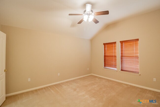 Building Photo - 304 Yosemite Dr