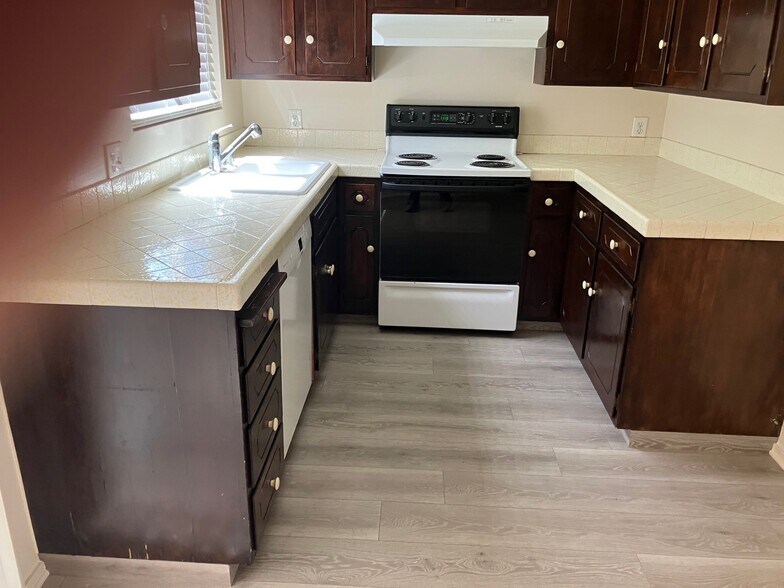 Kitchen - 2514 14th Ave