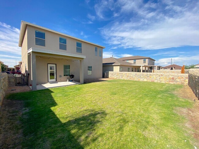 Building Photo - East El Paso 3 bed Refirg A/C