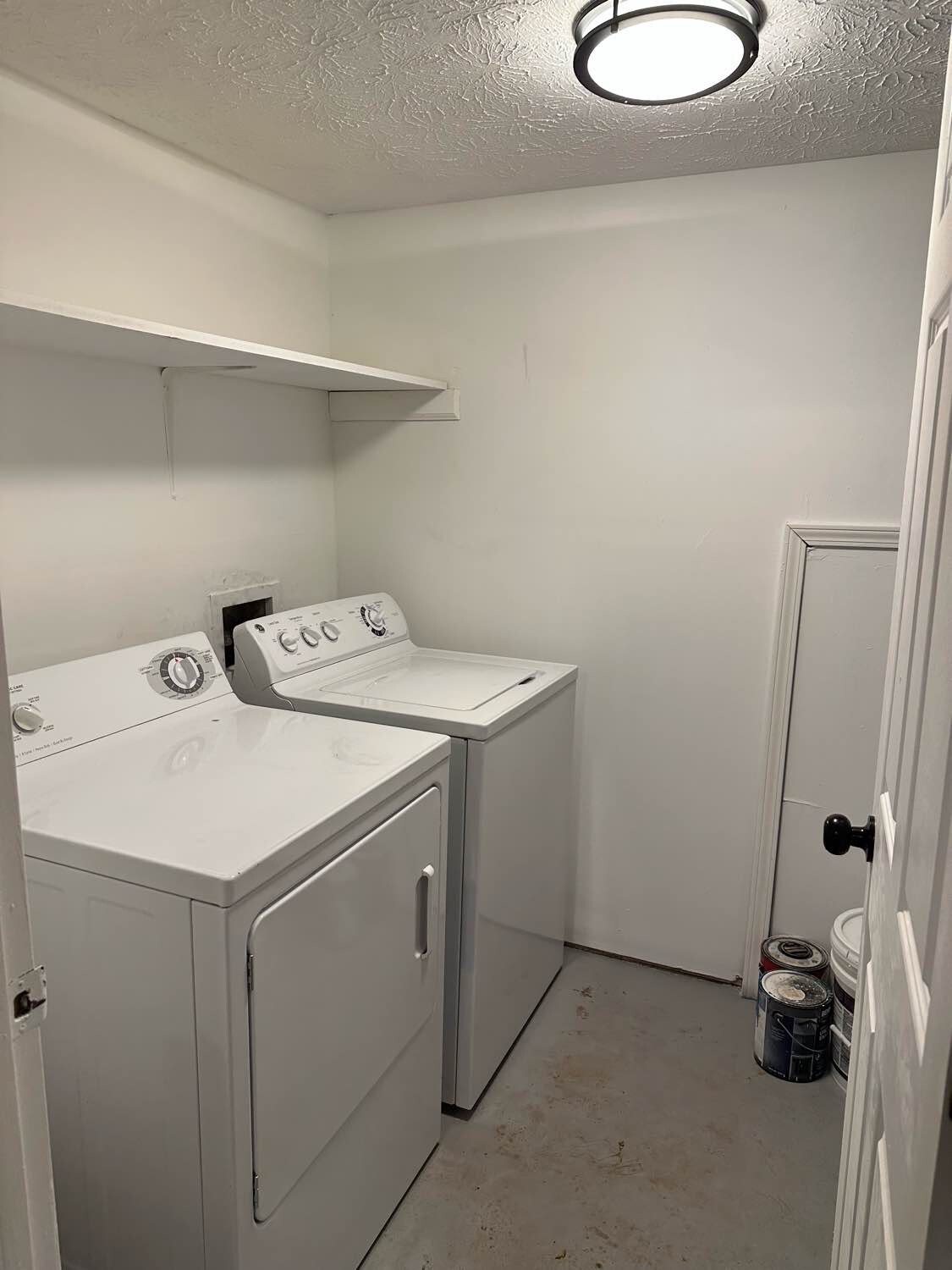 Building Photo - Room in Single Family Home on Newberry Trail