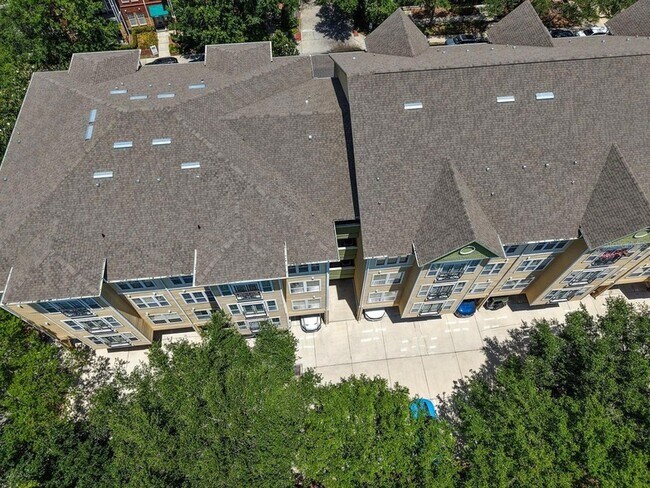 Building Photo - 1185 SW 9th Rd