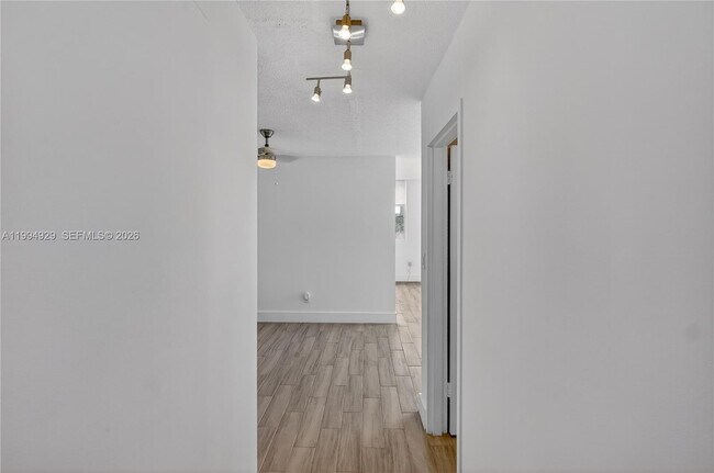 Building Photo - 1255 Collins Ave