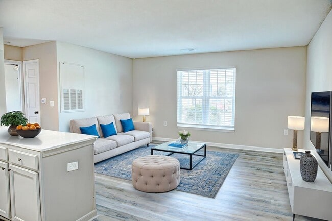 Building Photo - If you choose Autumn Chase we will both be LUCKY!!