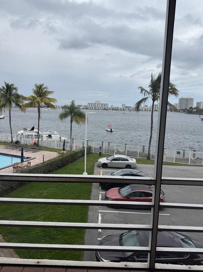 Building Photo - 2821 N Miami Beach Blvd