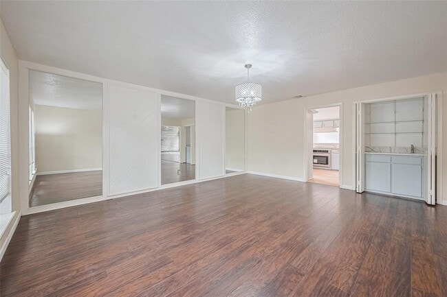 Building Photo - 2107 Shadowbriar Dr