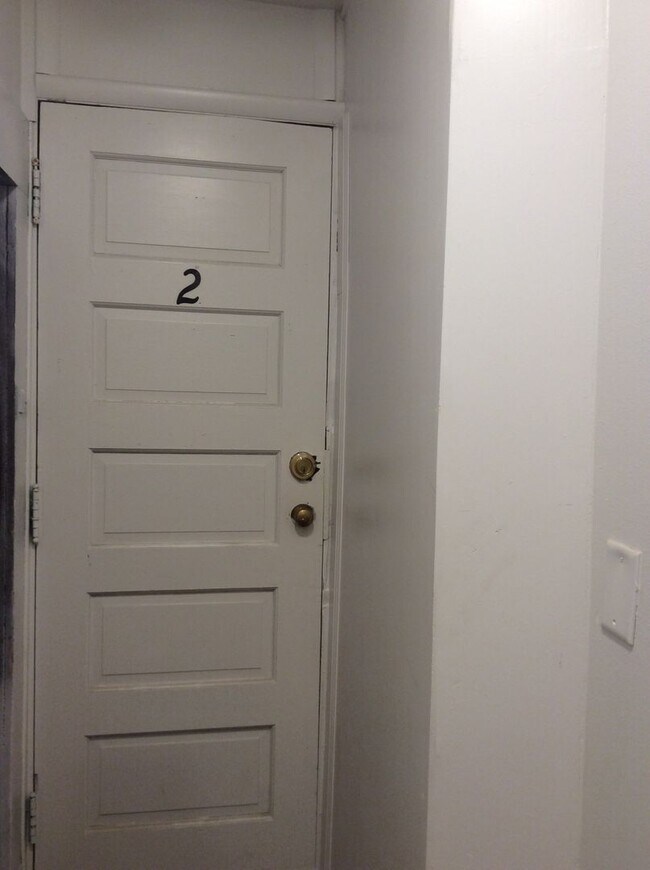 Building Photo - 2 Bedroom 1 Bath 2nd Floor Apartment in East End of York City