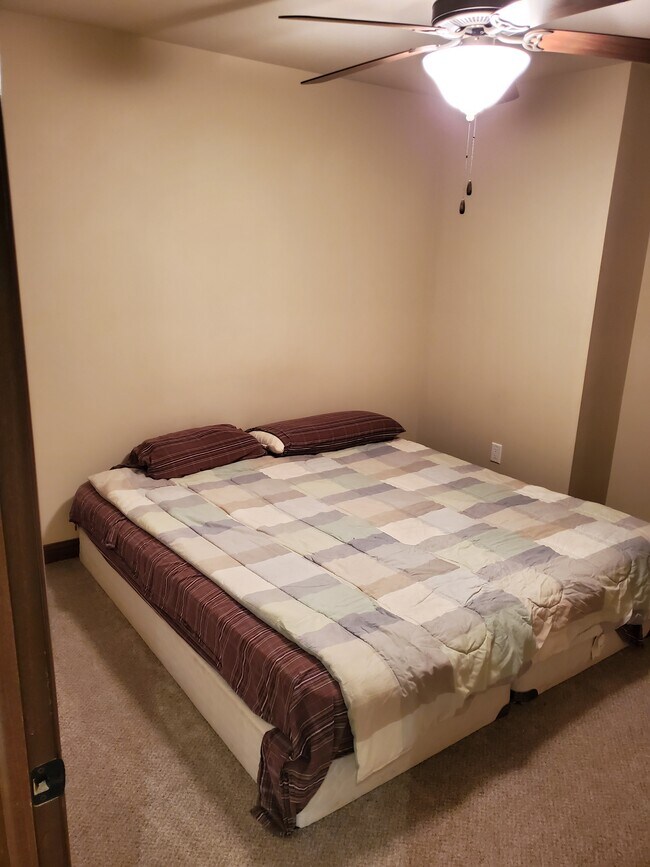 Building Photo - 1423 Marilyn Dr