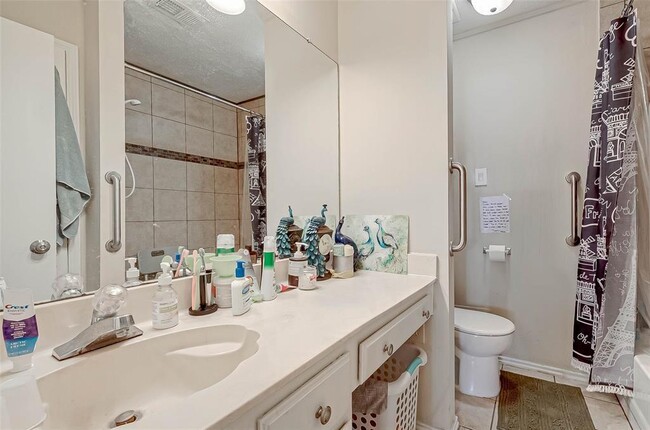 Building Photo - 935 Holly Hall Dr