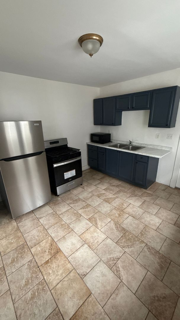 Building Photo - 3354 East 132