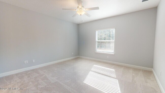 Building Photo - 307 Killarney Ave