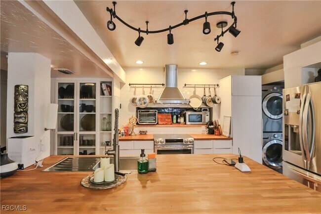 Building Photo - 3666 Princeton St