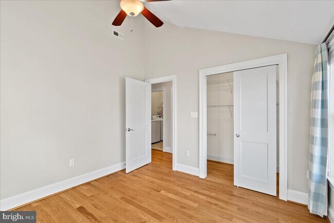 Building Photo - 902 Ramsey St