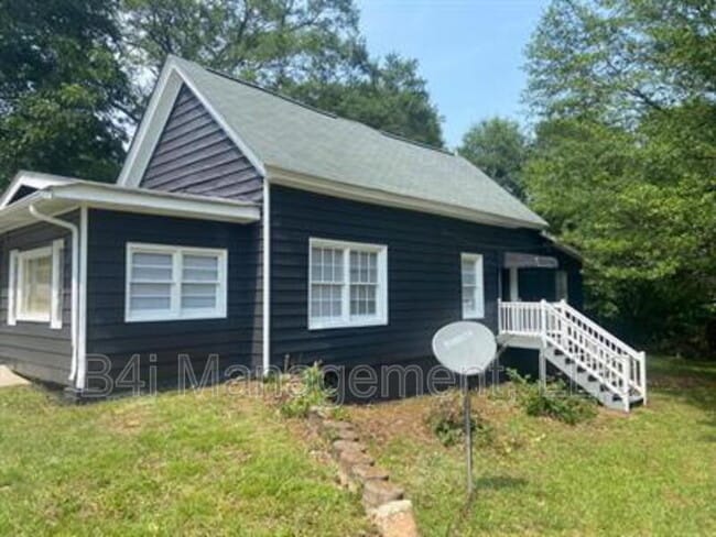 Primary Photo - 10 Sanford Ave