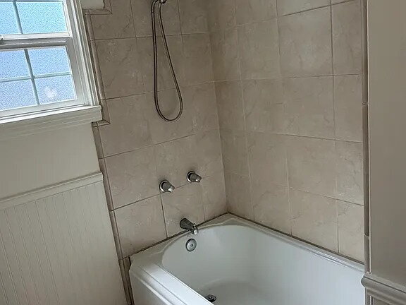 Building Photo - Charming country property