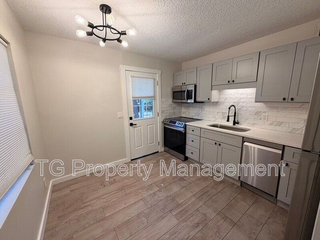 Building Photo - 1700 Main St