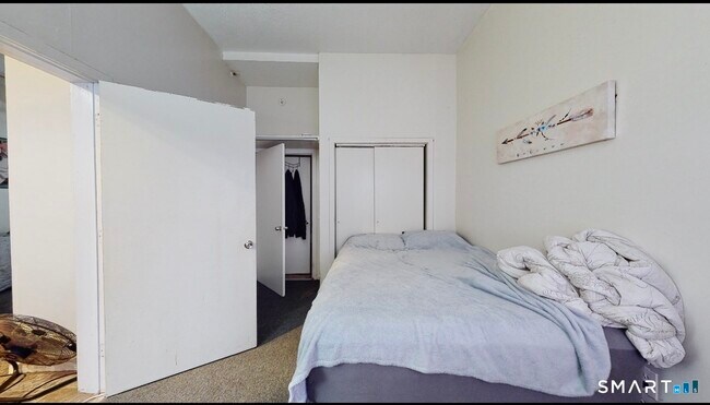 Building Photo - 666 Main St